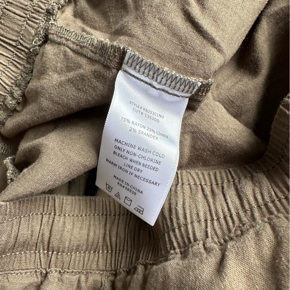 Kut from the Kloth (Medium) Gaerwen Drawstring Linen Blend Pants in Olive - Picture 6 of 15